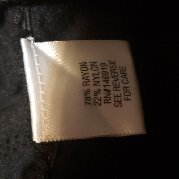 APT. 9 black top - Picture 5 of 7